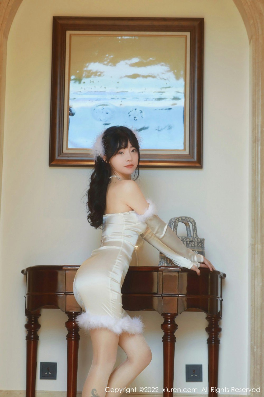 [XiuRen秀人网]No4645佘贝拉bella米色连衣裙-[秀人套图]