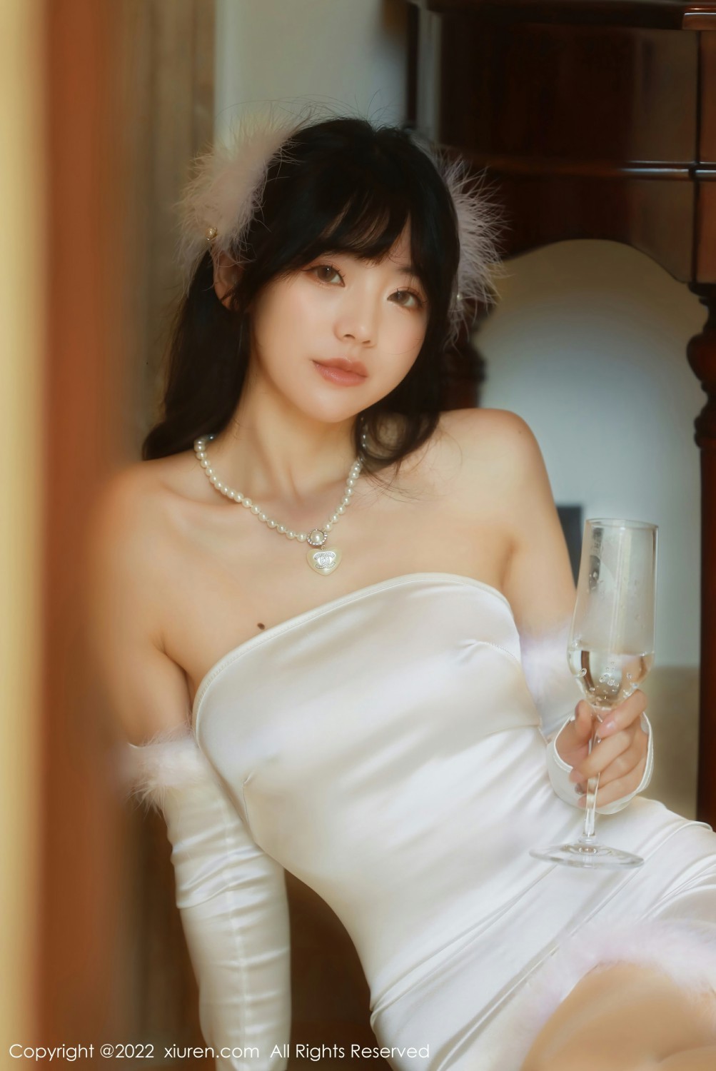 [XiuRen秀人网]No4645佘贝拉bella米色连衣裙-[秀人套图]