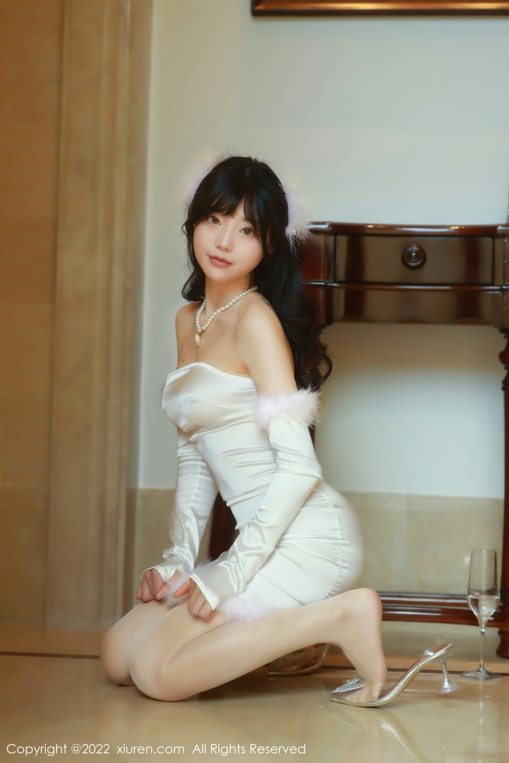 [XiuRen秀人网]No4645佘贝拉bella米色连衣裙-[秀人套图]