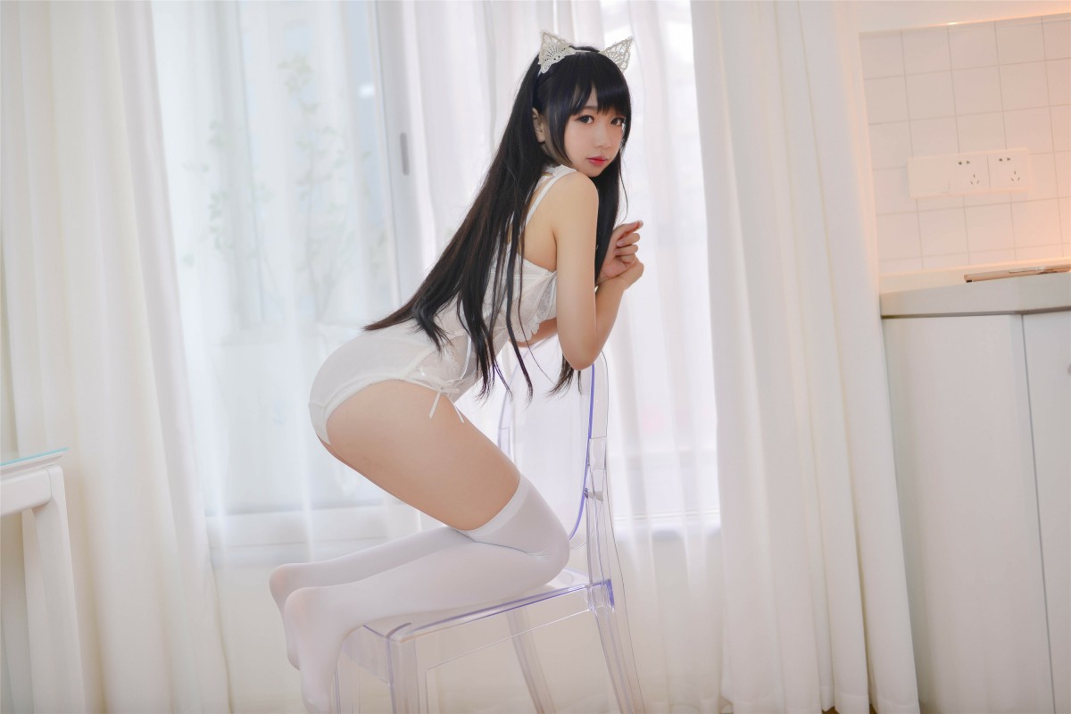 Cos小姐姐雪琪–猫系少女白猫-COSPLAY