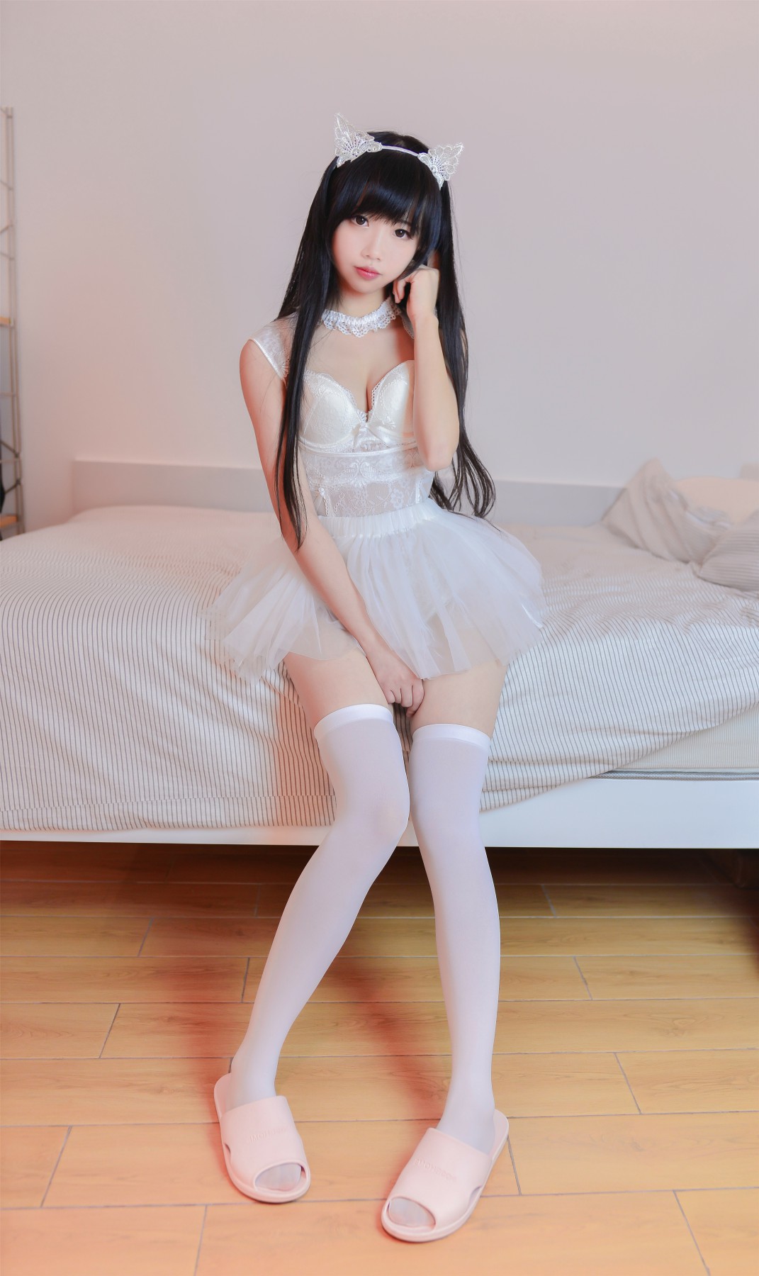 Cos小姐姐雪琪–猫系少女白猫-COSPLAY