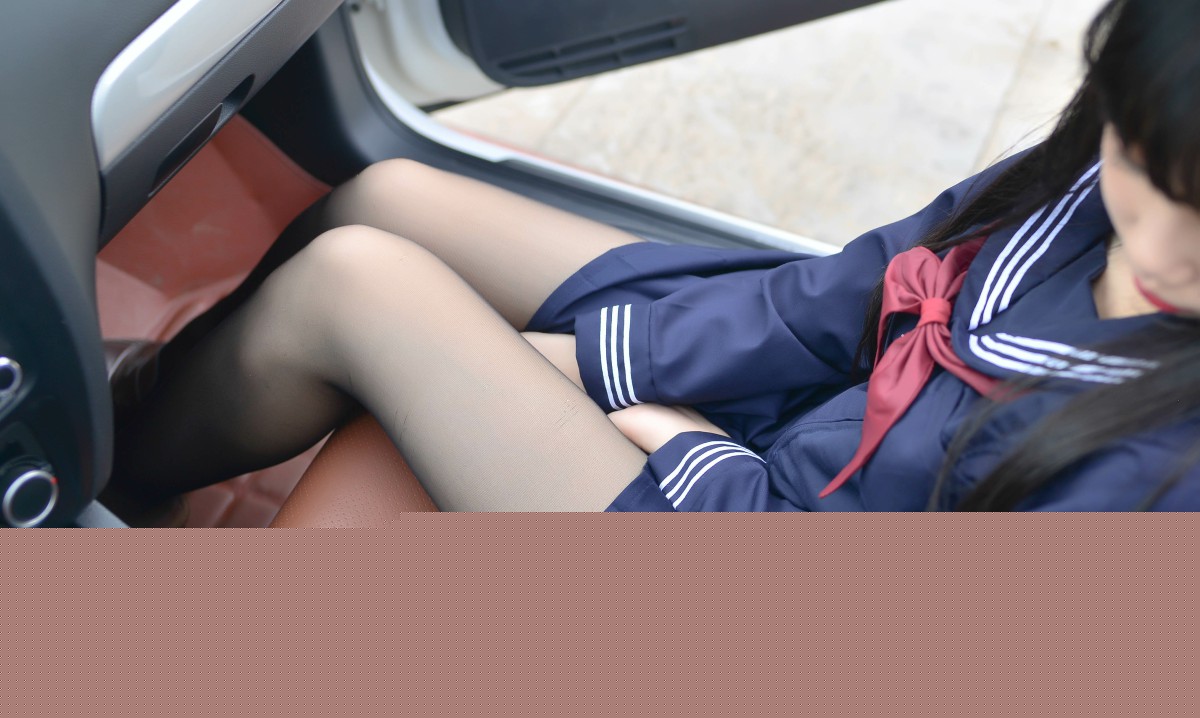 Cos小姐姐雪琪–车内JK-COSPLAY