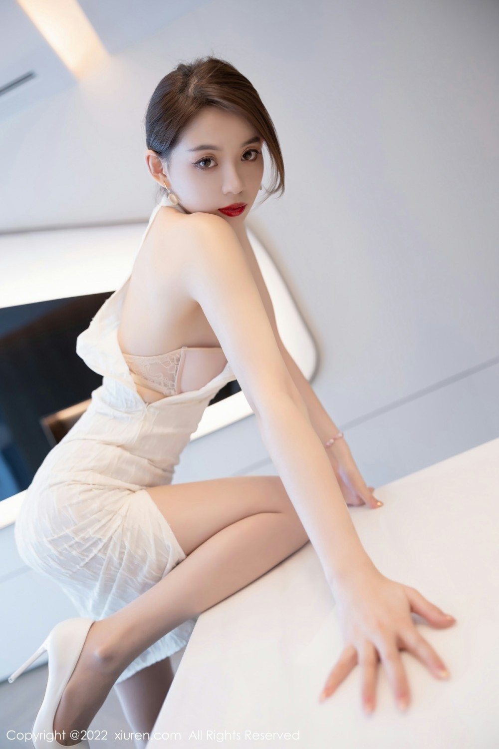 [XiuRen秀人网]No4691言沫白色连衣裙-[秀人套图]