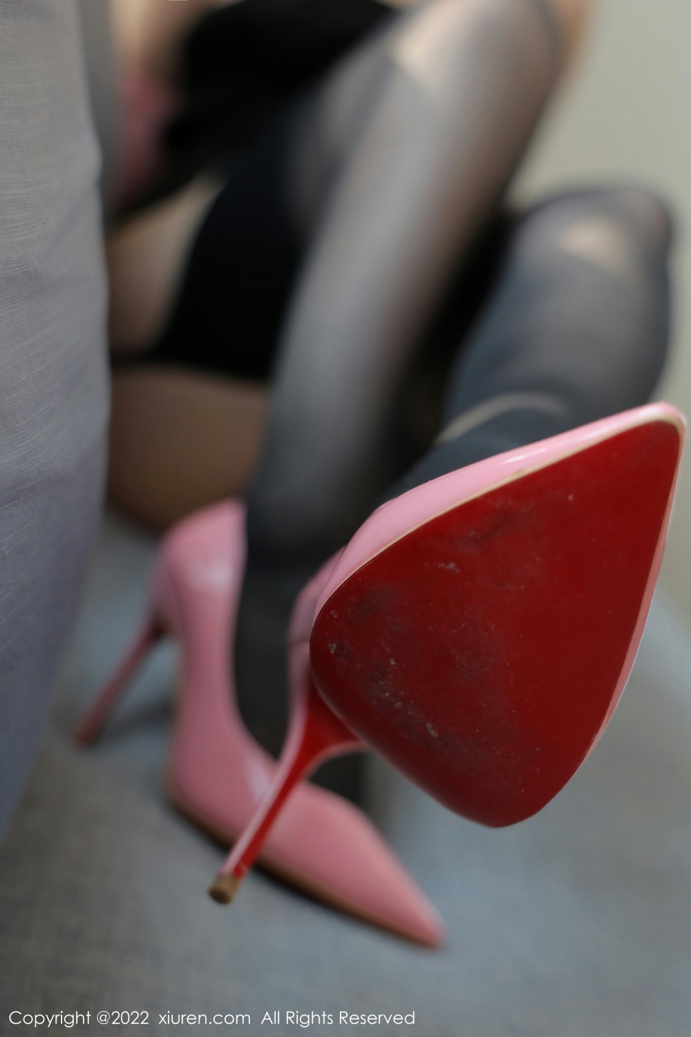 [XiuRen秀人网]No4692诗诗kiki黑色连衣裙-[秀人套图]