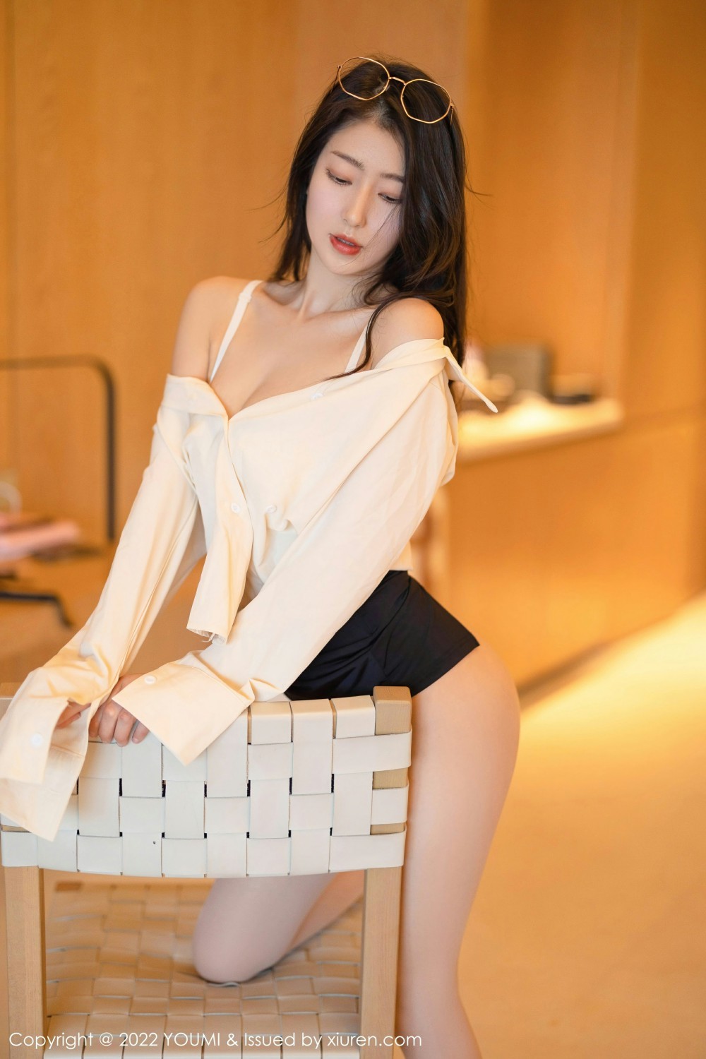 [YOUMI尤蜜荟]VOL762熊小诺黑色短裙-[秀人套图]