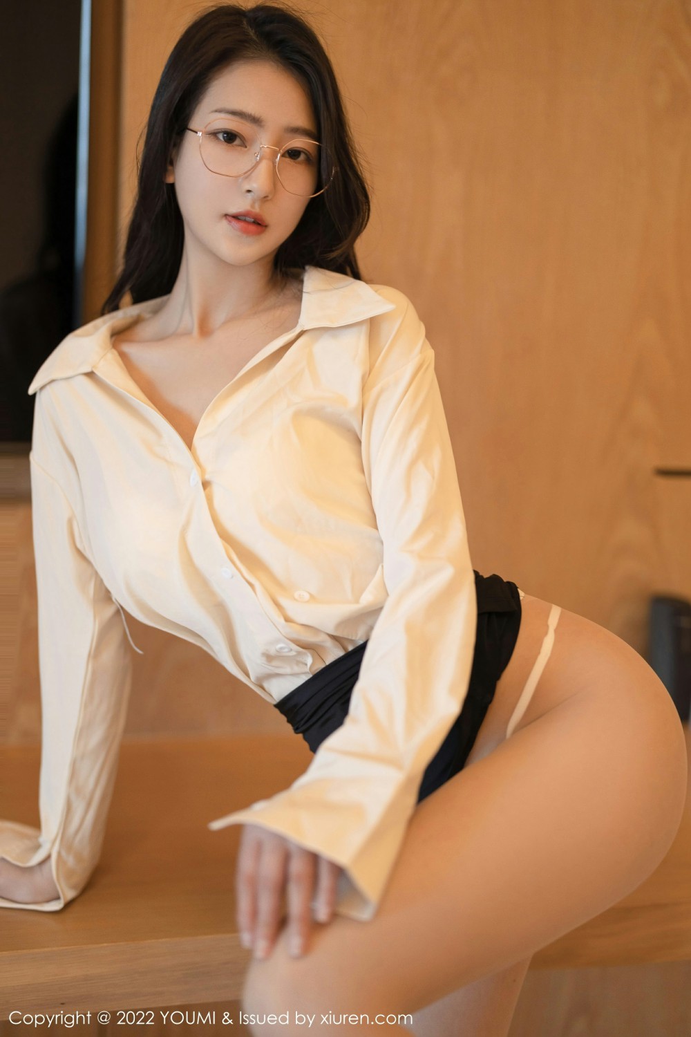 [YOUMI尤蜜荟]VOL762熊小诺黑色短裙-[秀人套图]