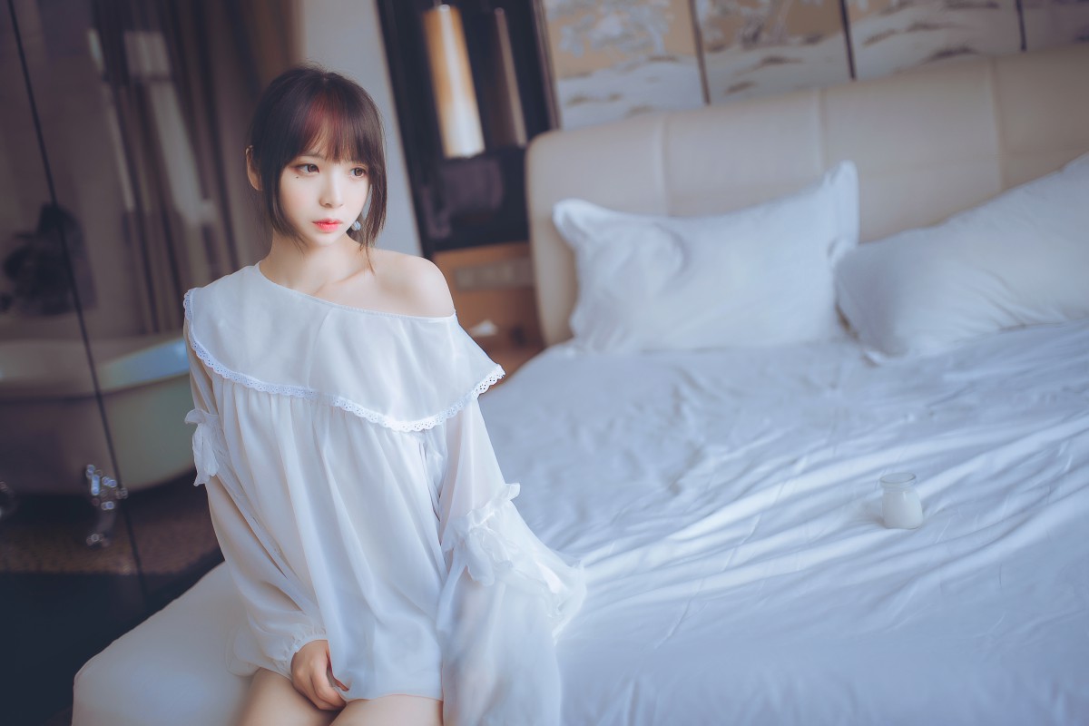 [Cosplay]疯猫ss-白色睡衣-COSPLAY