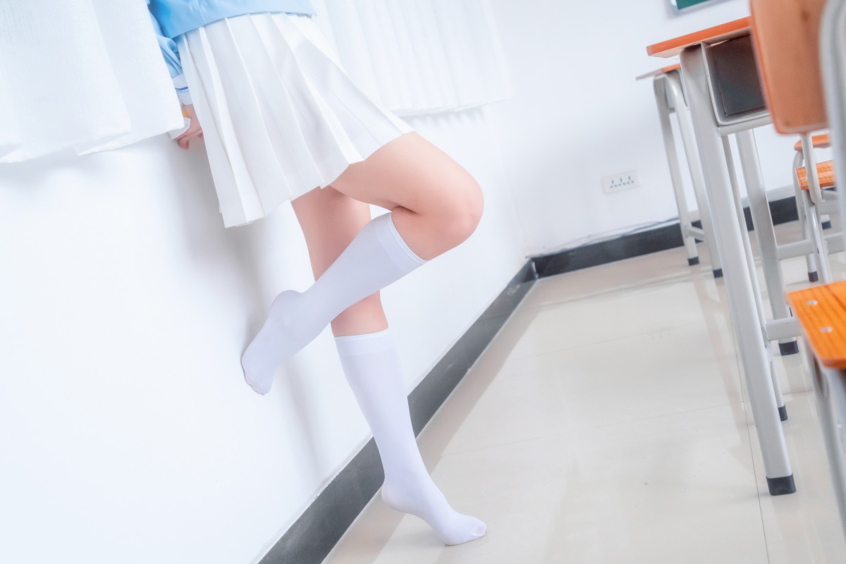 [喵糖映画]VOL009小黄鸭与白丝-COSPLAY