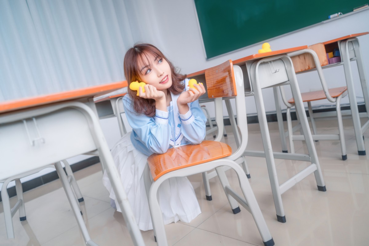 [喵糖映画]VOL009小黄鸭与白丝-COSPLAY