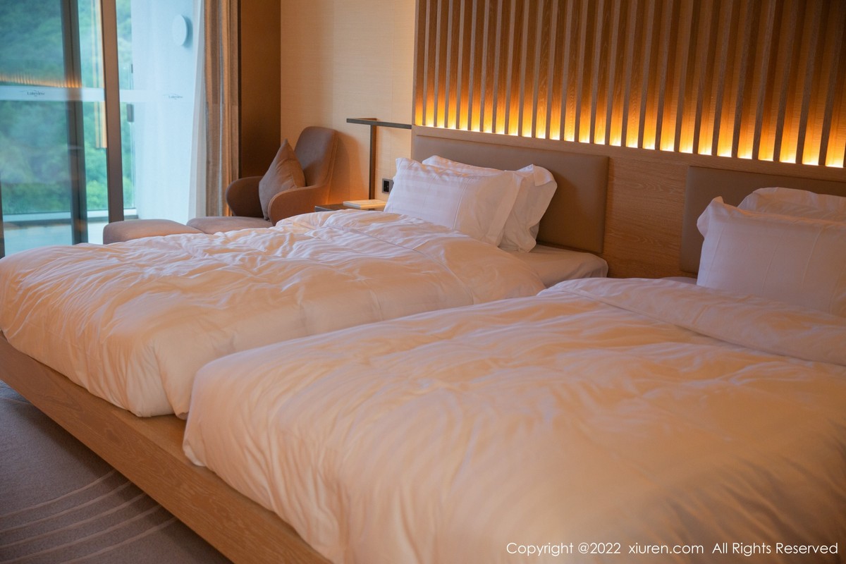 【XiuRen秀人網】20220812Vol5428就是阿朱啊【82P】-[秀人套图]