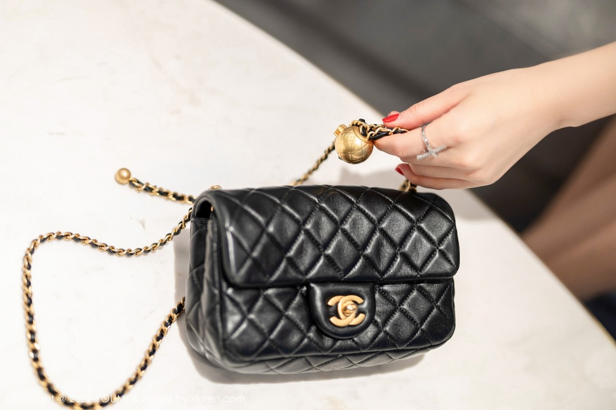 【YOUMI尤蜜荟】20220819Vol832奶瓶土肥圓矮挫丑黑窮【99P】-[秀人套图]