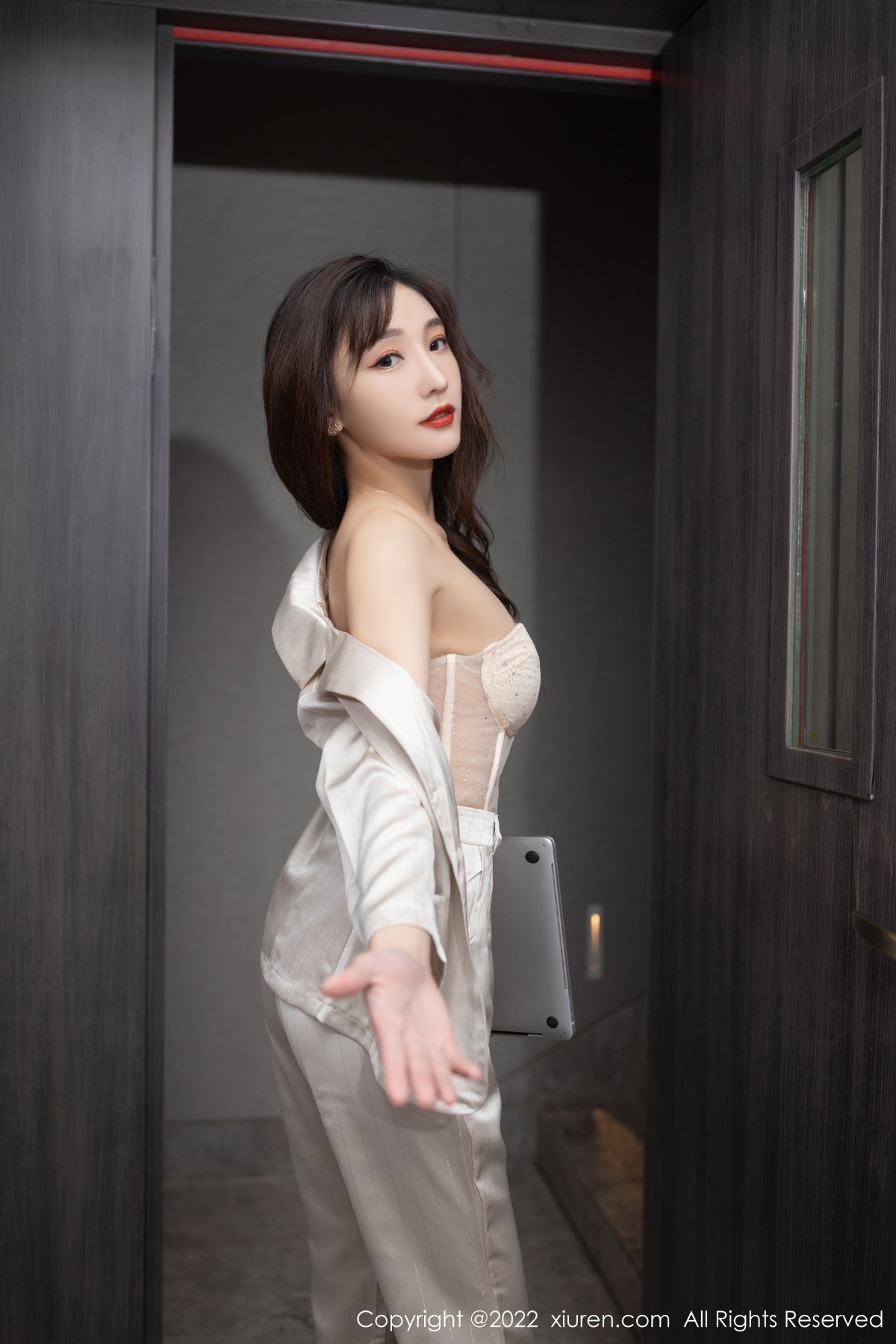 【XiuRen秀人網】20220915Vol5594陸萱萱【78P】-[秀人套图]