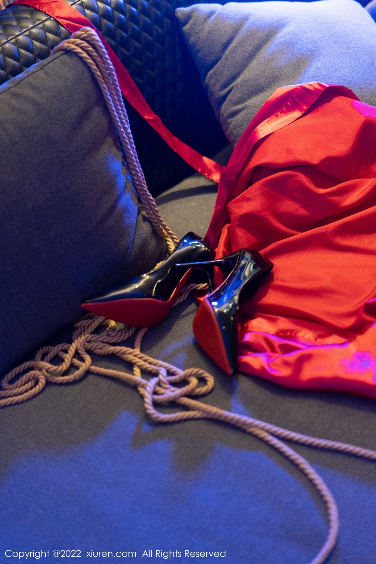 【XiuRen秀人網】20220914Vol5586laura阿姣【76P】-[秀人套图]