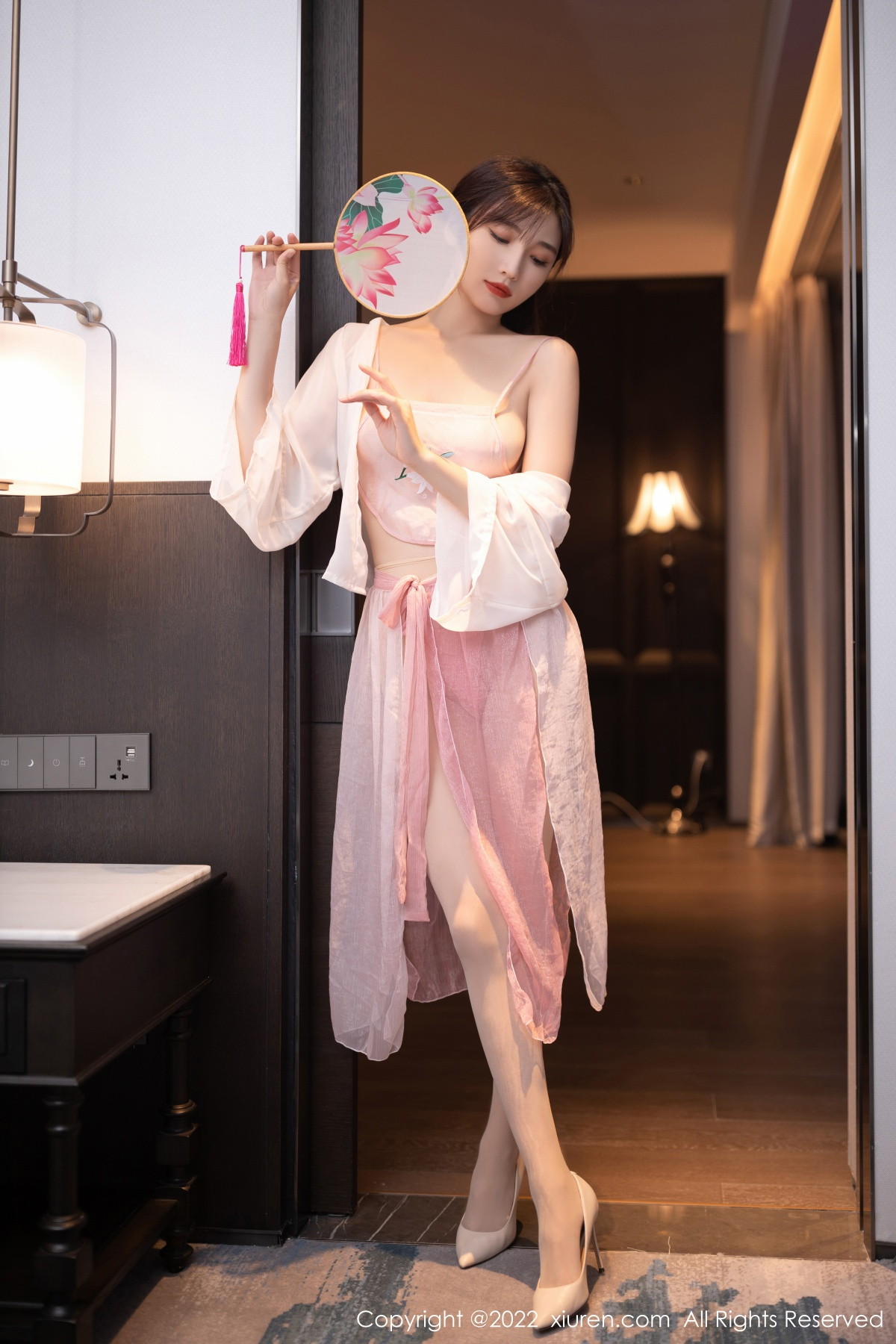 【XiuRen秀人網】20220929Vol5666陸萱萱【82P】-[秀人套图]