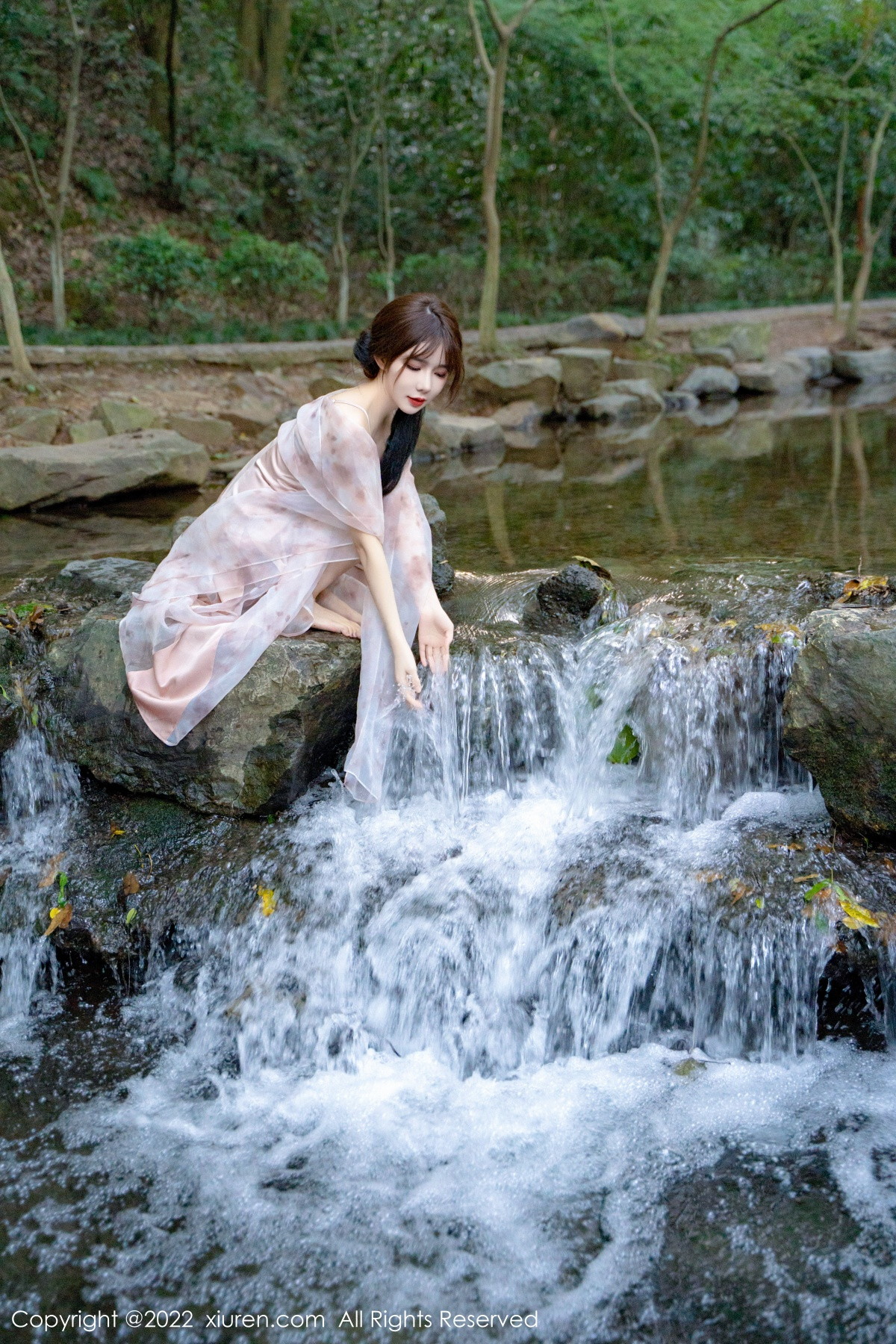 【XiuRen秀人網】20221011Vol5690婠婠麽【81P】-[秀人套图]