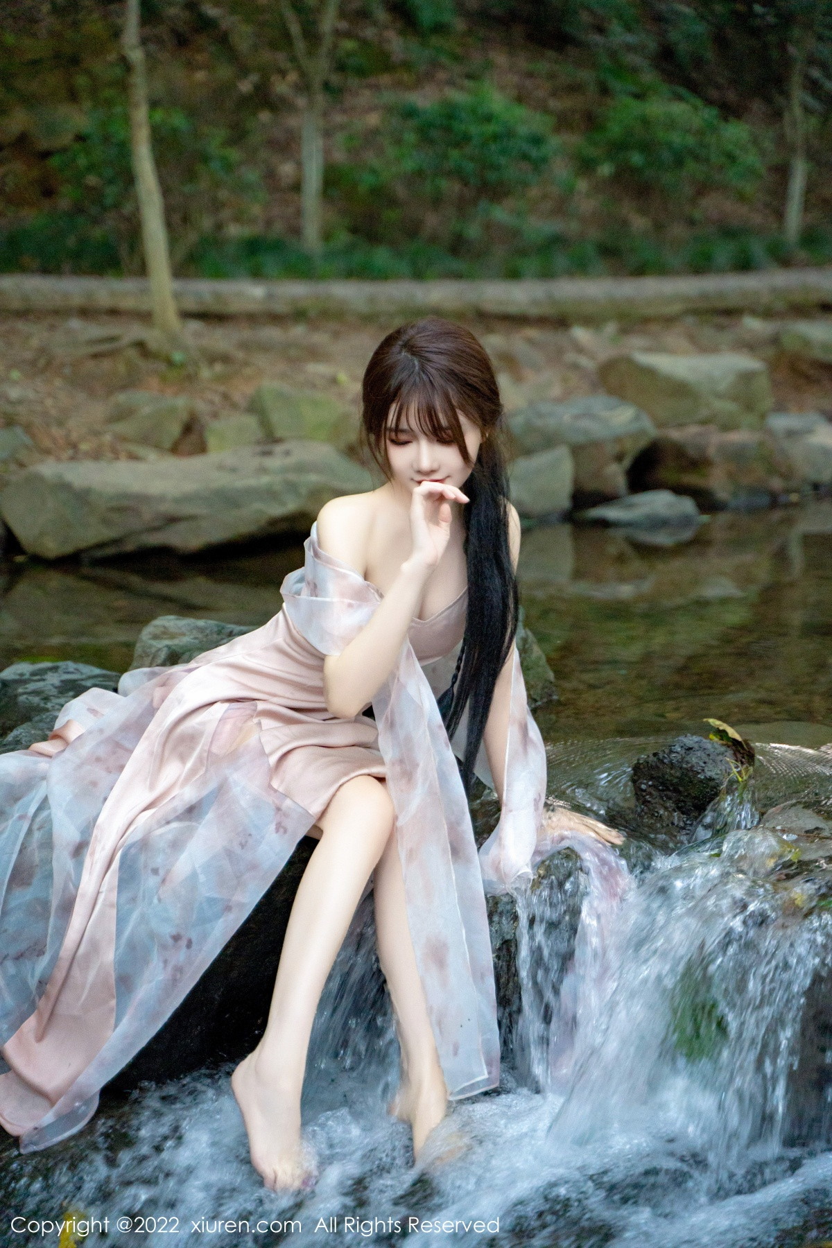 【XiuRen秀人網】20221011Vol5690婠婠麽【81P】-[秀人套图]