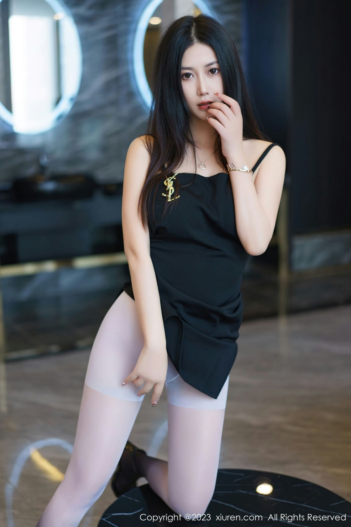 【XiuRen秀人網】20230224Vol6319laura阿姣【78P】-[秀人套图]