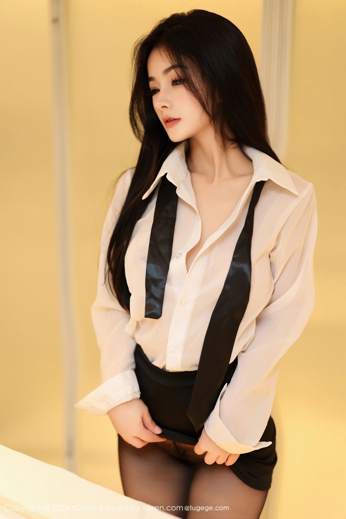 【YOUMI尤蜜薈】20240412Vol1050譚小靈【90P】-[秀人套图]