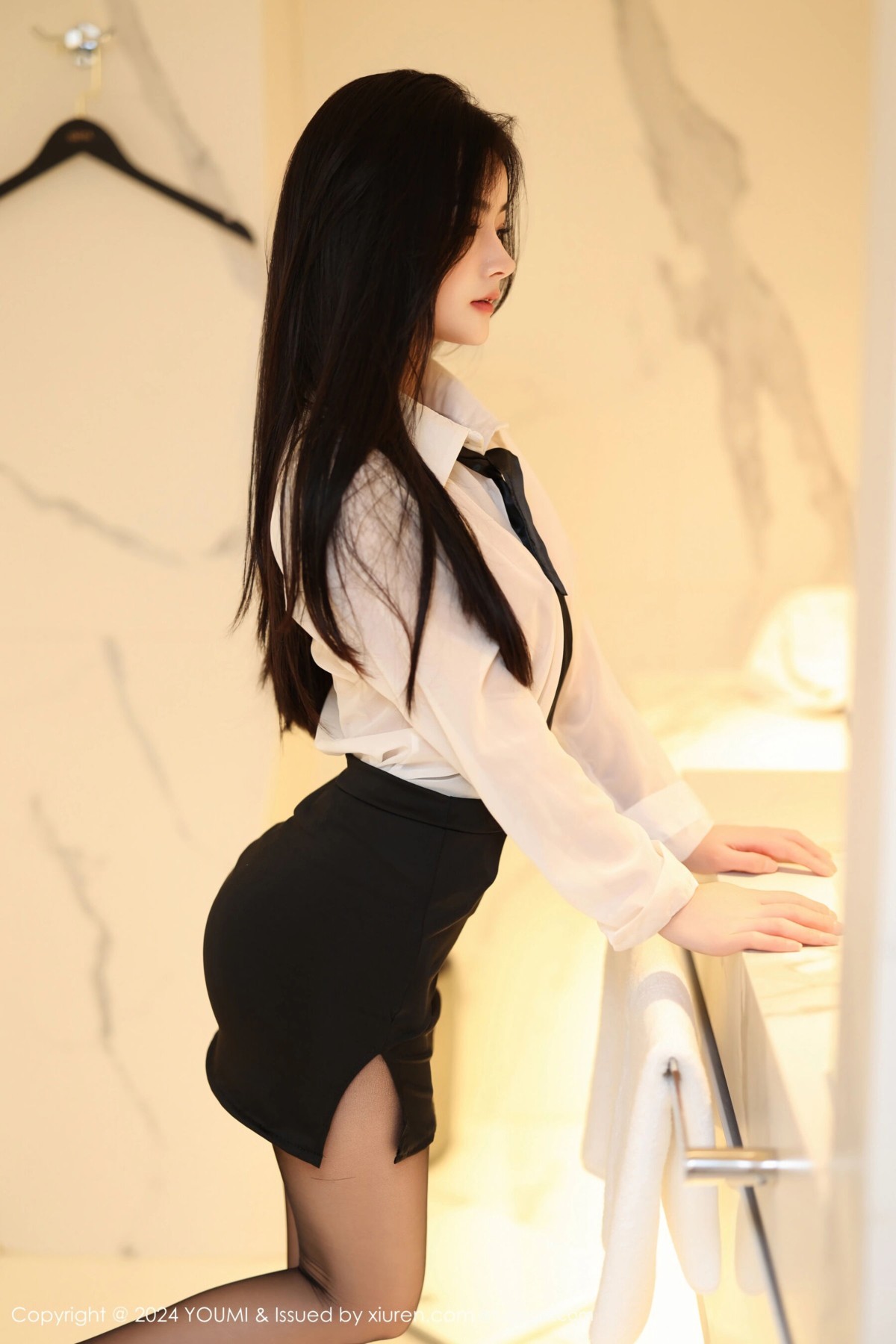 【YOUMI尤蜜薈】20240412Vol1050譚小靈【90P】-[秀人套图]