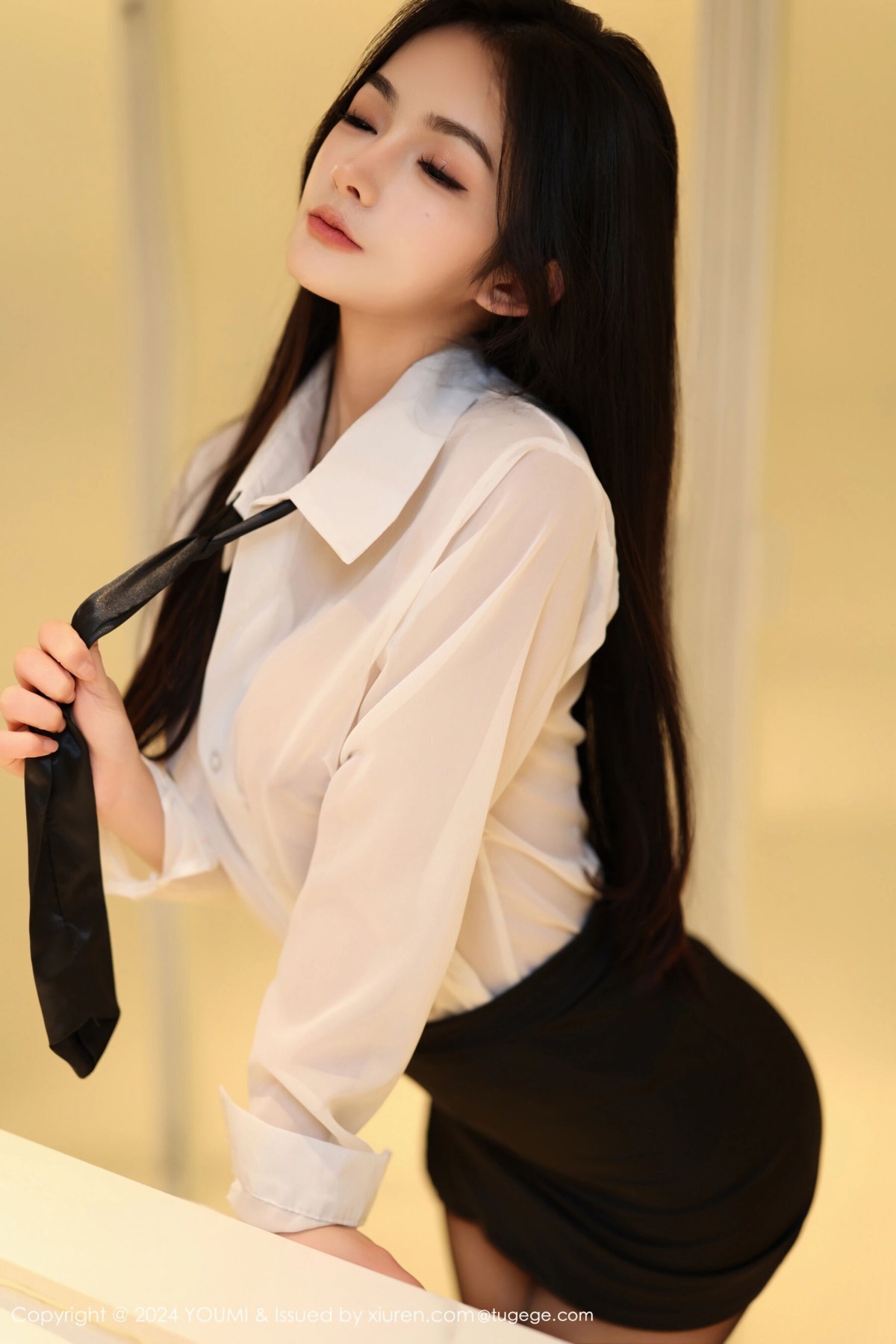 【YOUMI尤蜜薈】20240412Vol1050譚小靈【90P】-[秀人套图]