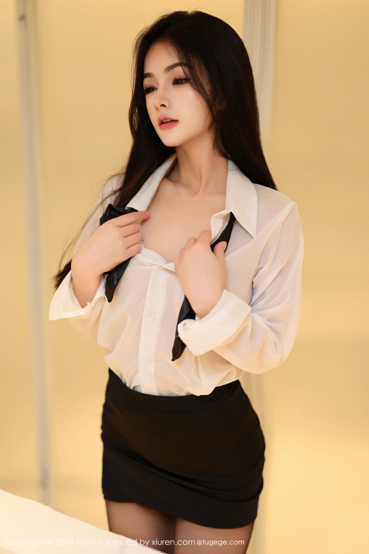 【YOUMI尤蜜薈】20240412Vol1050譚小靈【90P】-[秀人套图]