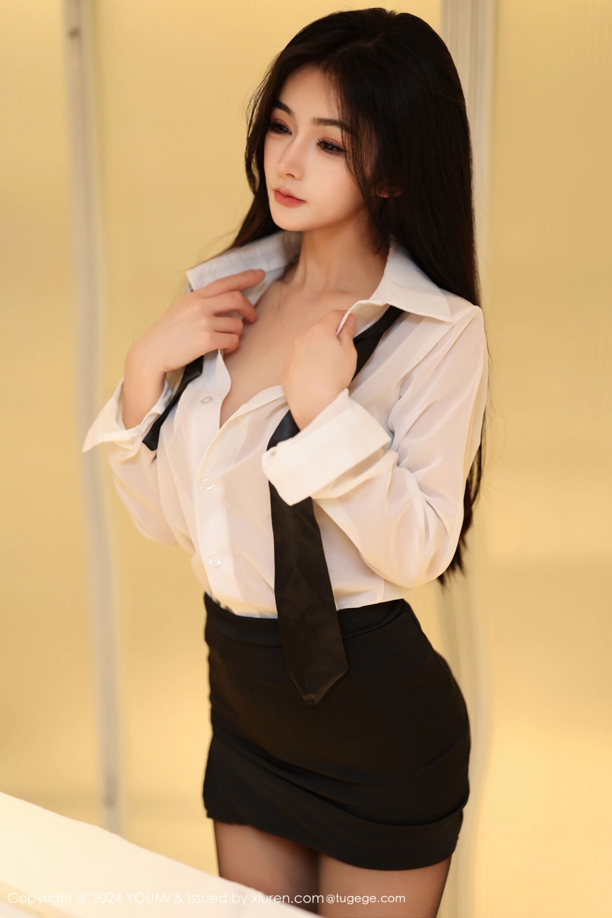 【YOUMI尤蜜薈】20240412Vol1050譚小靈【90P】-[秀人套图]