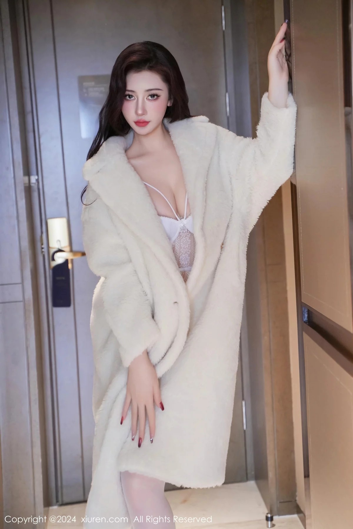 【XiuRen秀人網】20240118Vol7978蕾蕾醒了沒【75P】-[秀人套图]