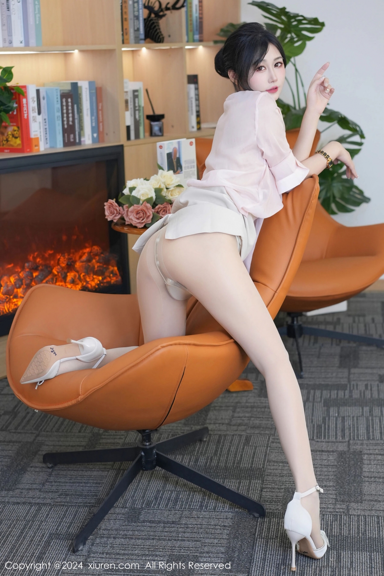 【XiuRen秀人網】20240430Vol8477laura阿姣【70P】-[秀人套图]