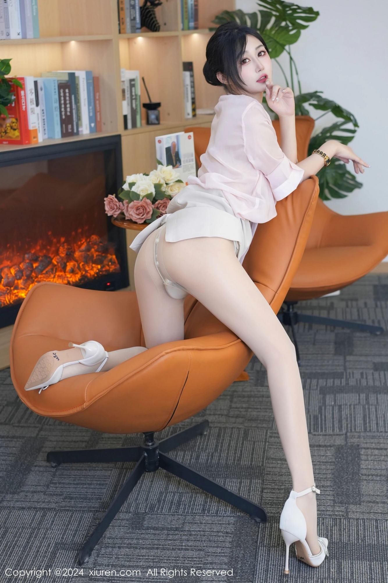 【XiuRen秀人網】20240430Vol8477laura阿姣【70P】-[秀人套图]