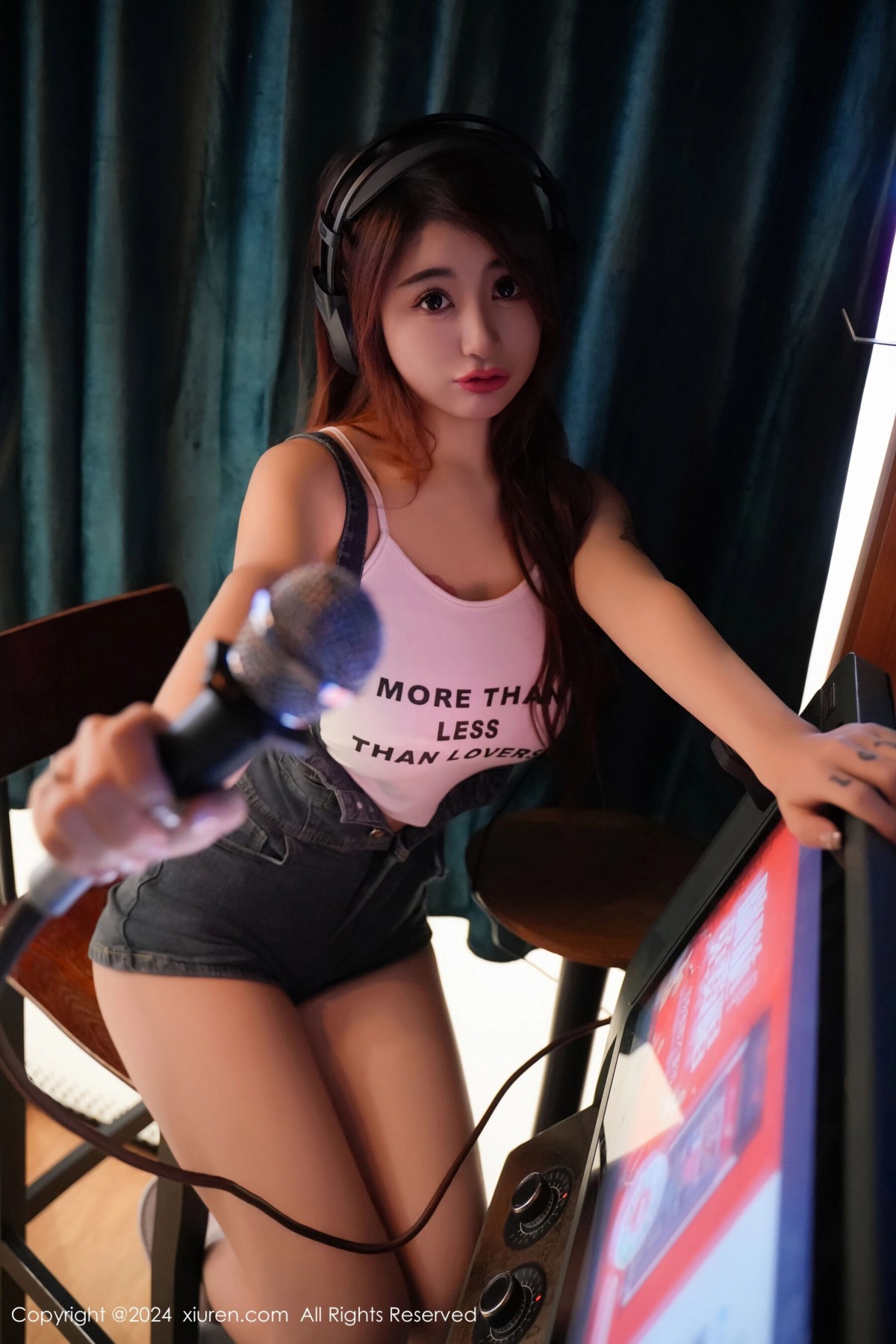 【XiuRen秀人網】20240509Vol8506美七Mia【99P】-[秀人套图]