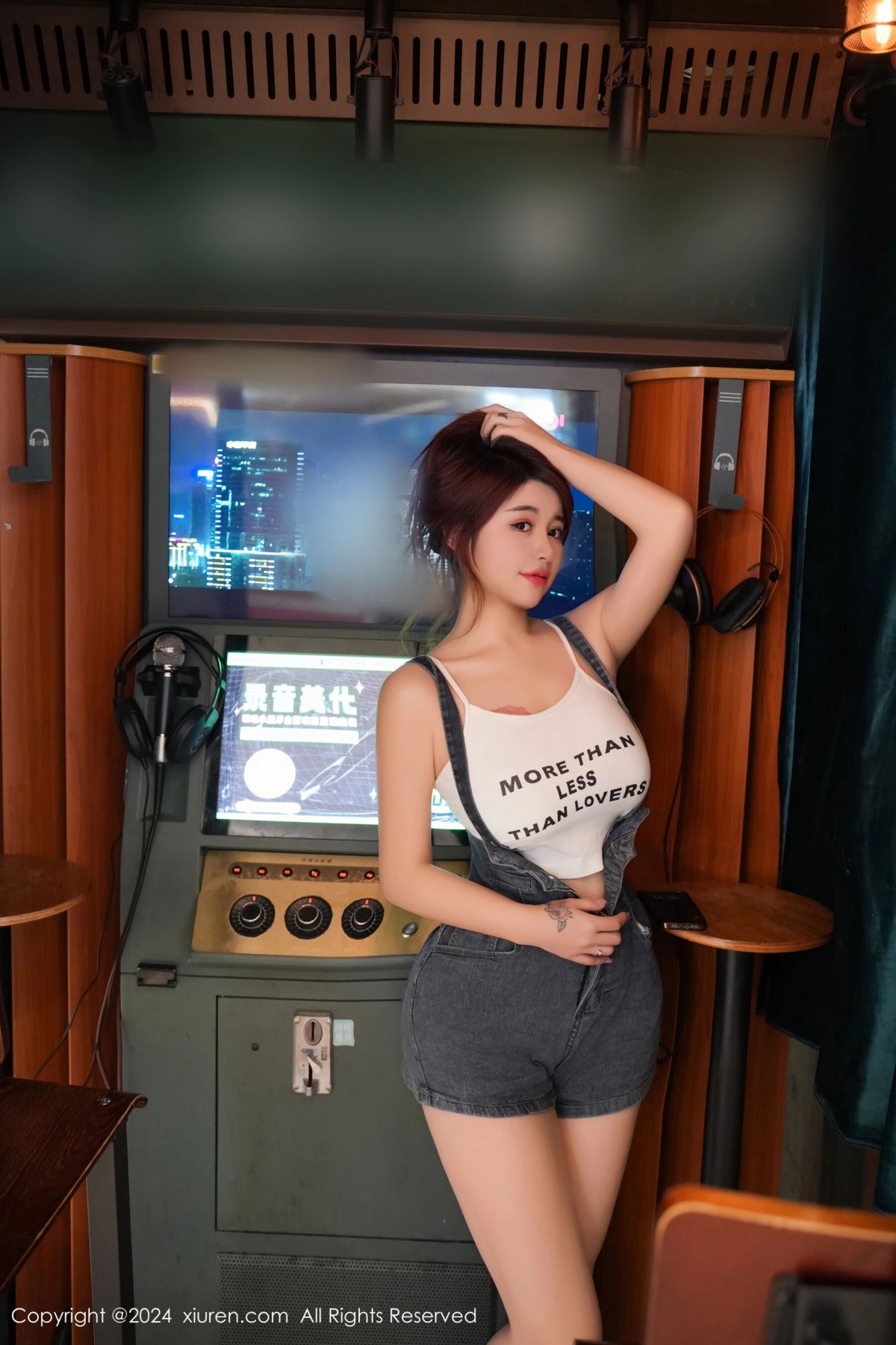 【XiuRen秀人網】20240509Vol8506美七Mia【99P】-[秀人套图]