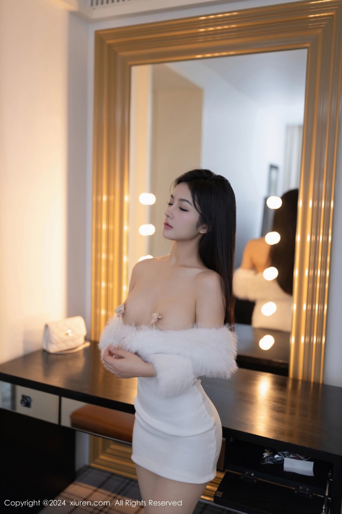 【XiuRen秀人網】20240515Vol8546譚小靈【74P】-[秀人套图]