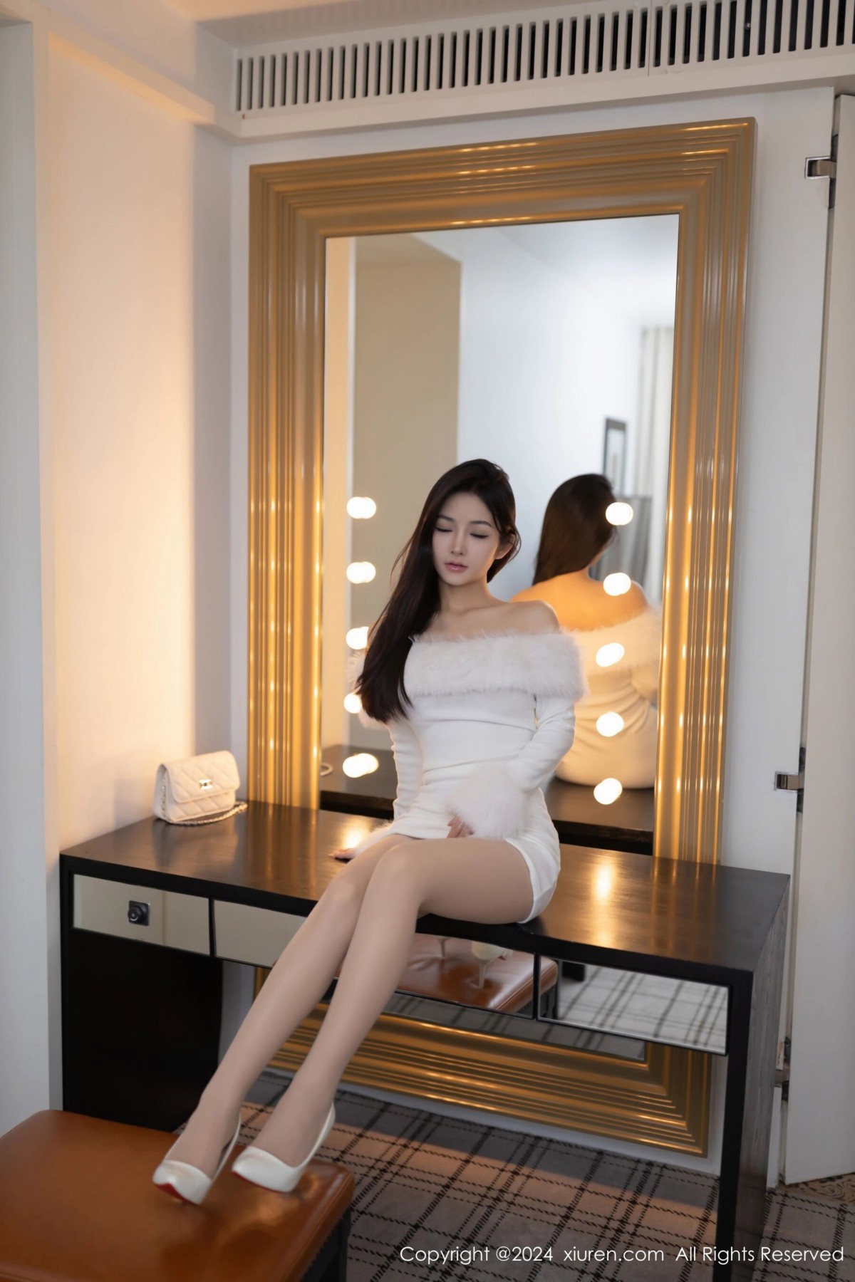 【XiuRen秀人網】20240515Vol8546譚小靈【74P】-[秀人套图]