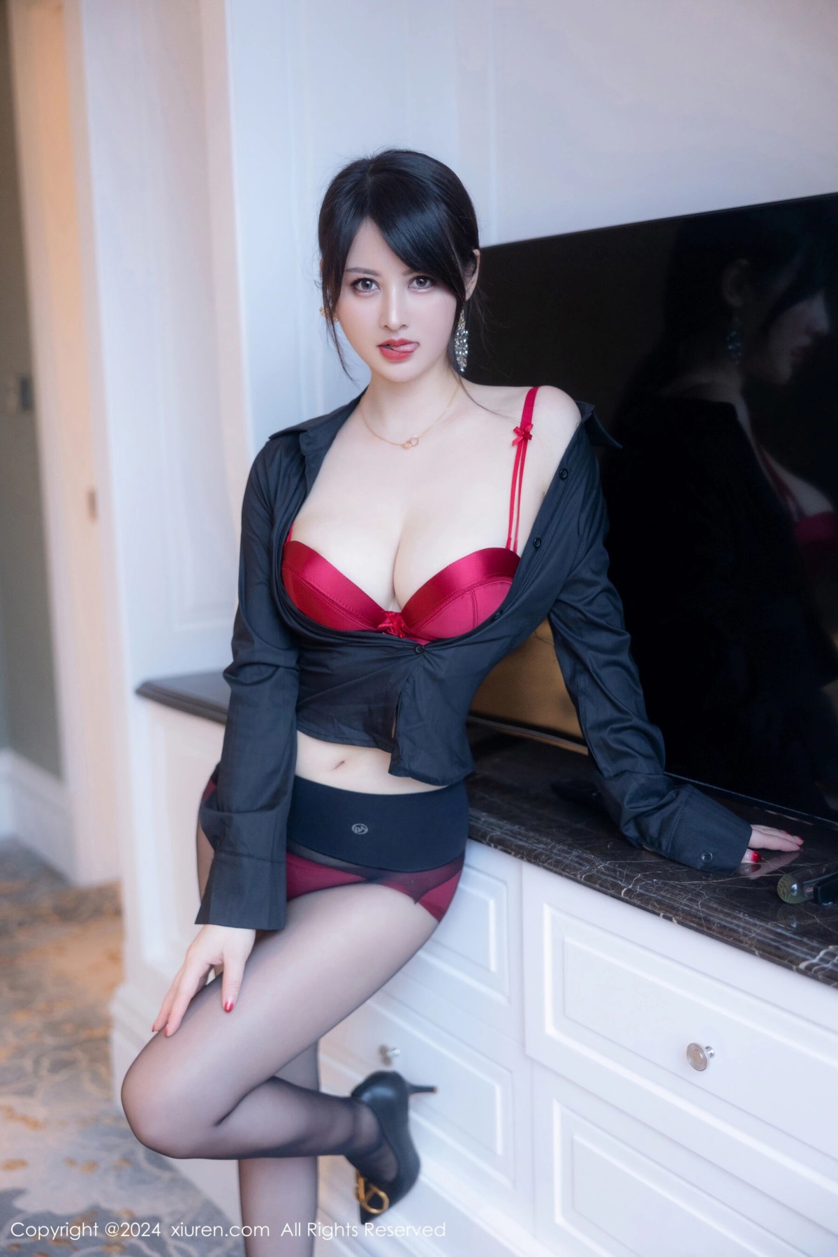 【XiuRen秀人網】20240520Vol8569詩詩kiki【83P】-[秀人套图]