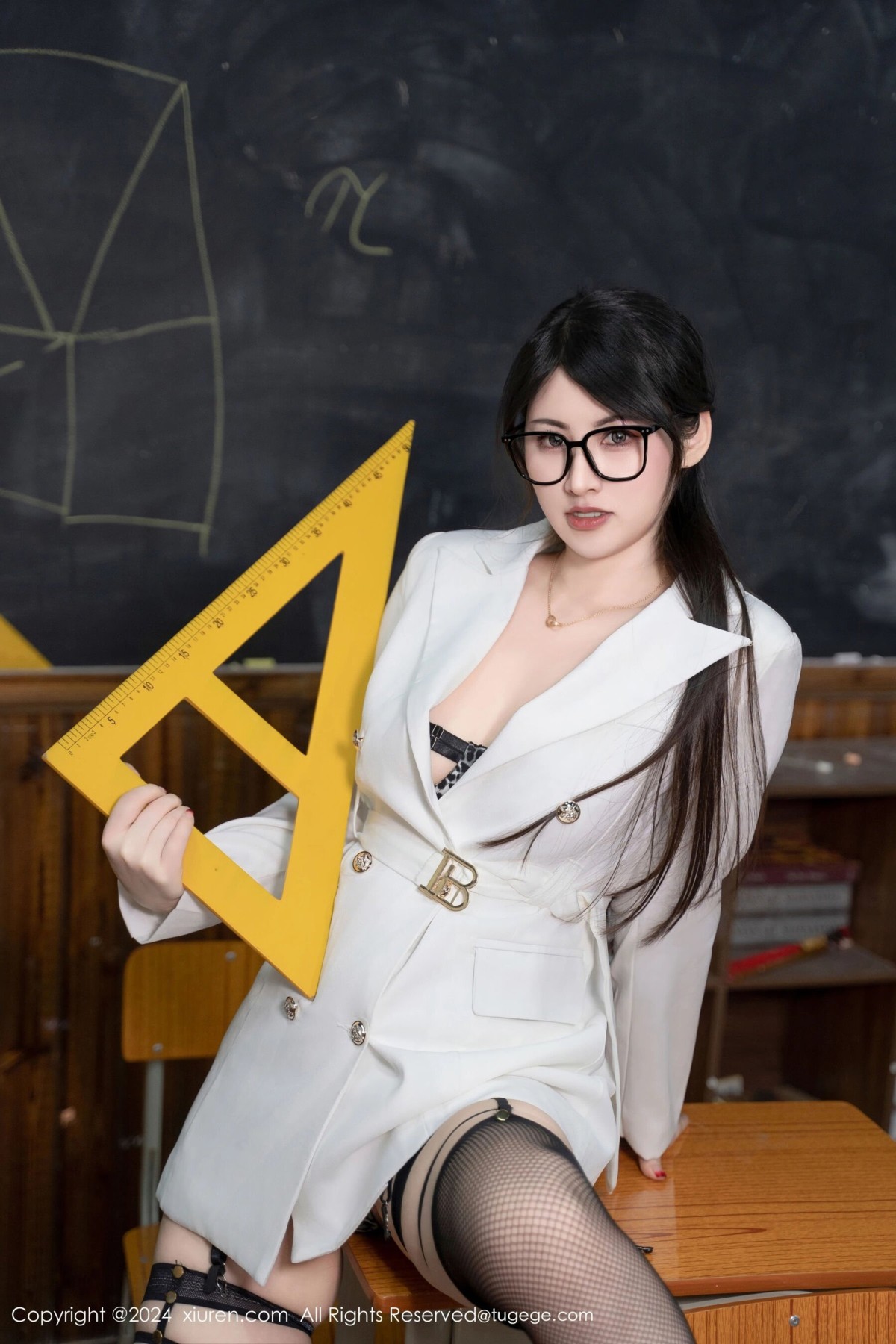 【XiuRen秀人網】20240613Vol8694詩詩kiki【94P】-[秀人套图]