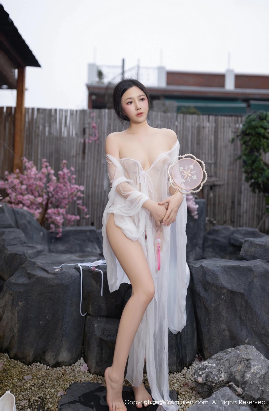 【XiuRen秀人網】20240726Vol8927魚子醬Fish【80P】-[秀人套图]