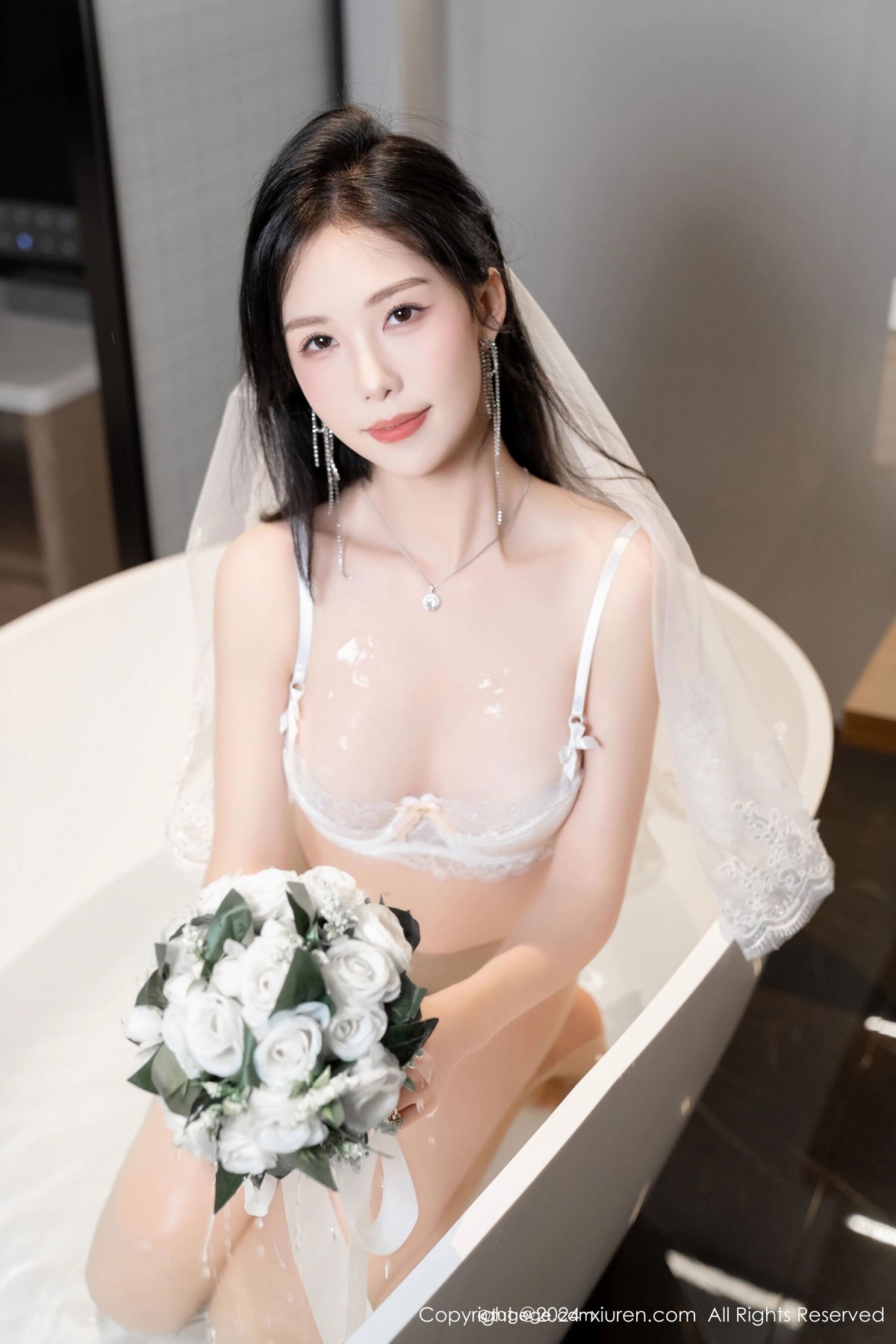 【XiuRen秀人網】20240809Vol8998利世【100P】-[秀人套图]