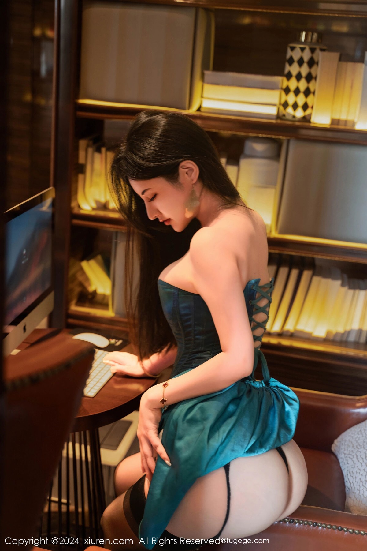 【XiuRen秀人網】20240819Vol9039詩詩kiki【134P】-[秀人套图]