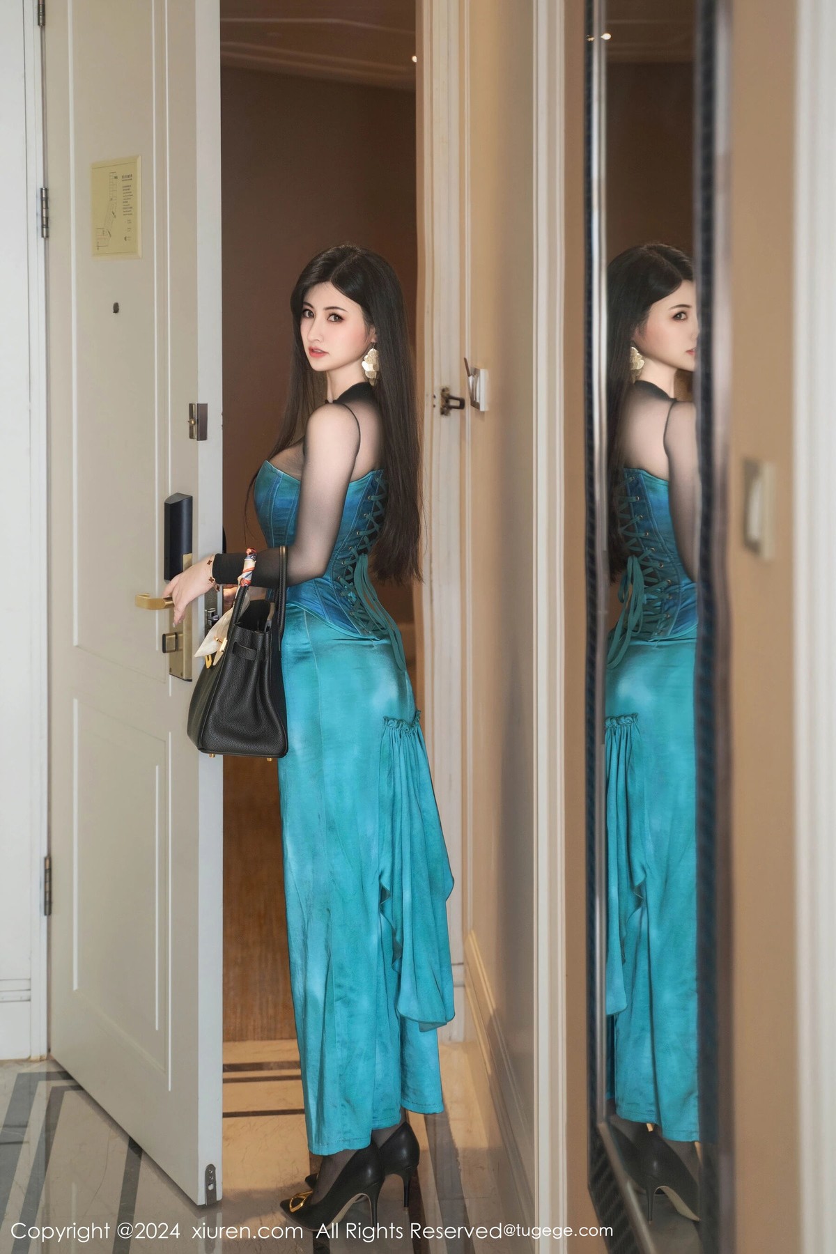 【XiuRen秀人網】20240819Vol9039詩詩kiki【134P】-[秀人套图]