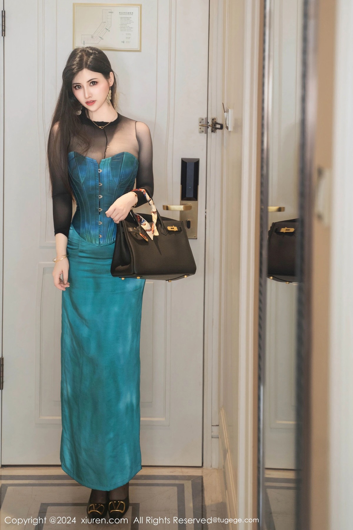 【XiuRen秀人網】20240819Vol9039詩詩kiki【134P】-[秀人套图]