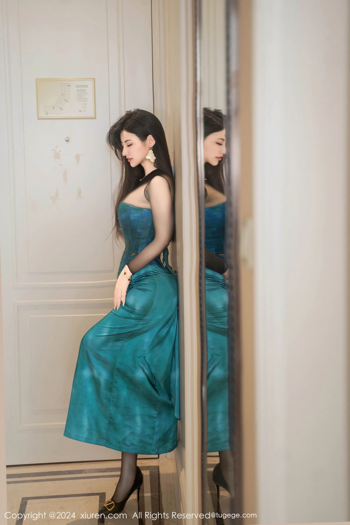 【XiuRen秀人網】20240819Vol9039詩詩kiki【134P】-[秀人套图]