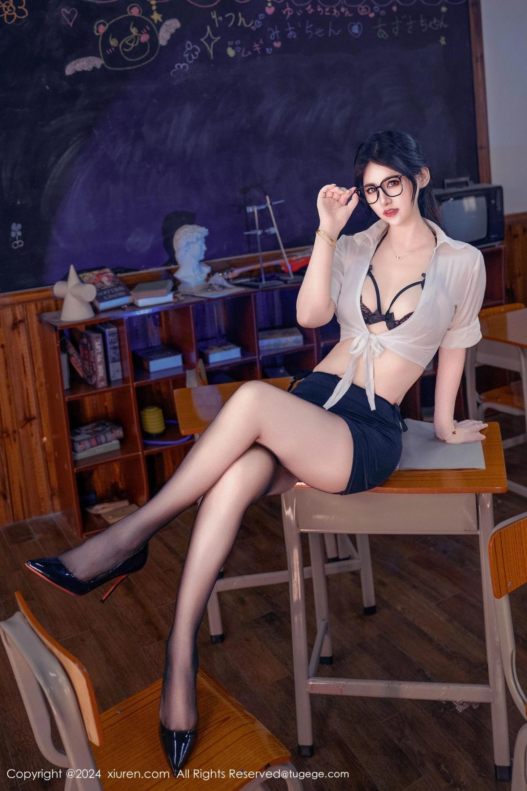 【XiuRen秀人網】20240909Vol9130詩詩kiki【88P】-[秀人套图]