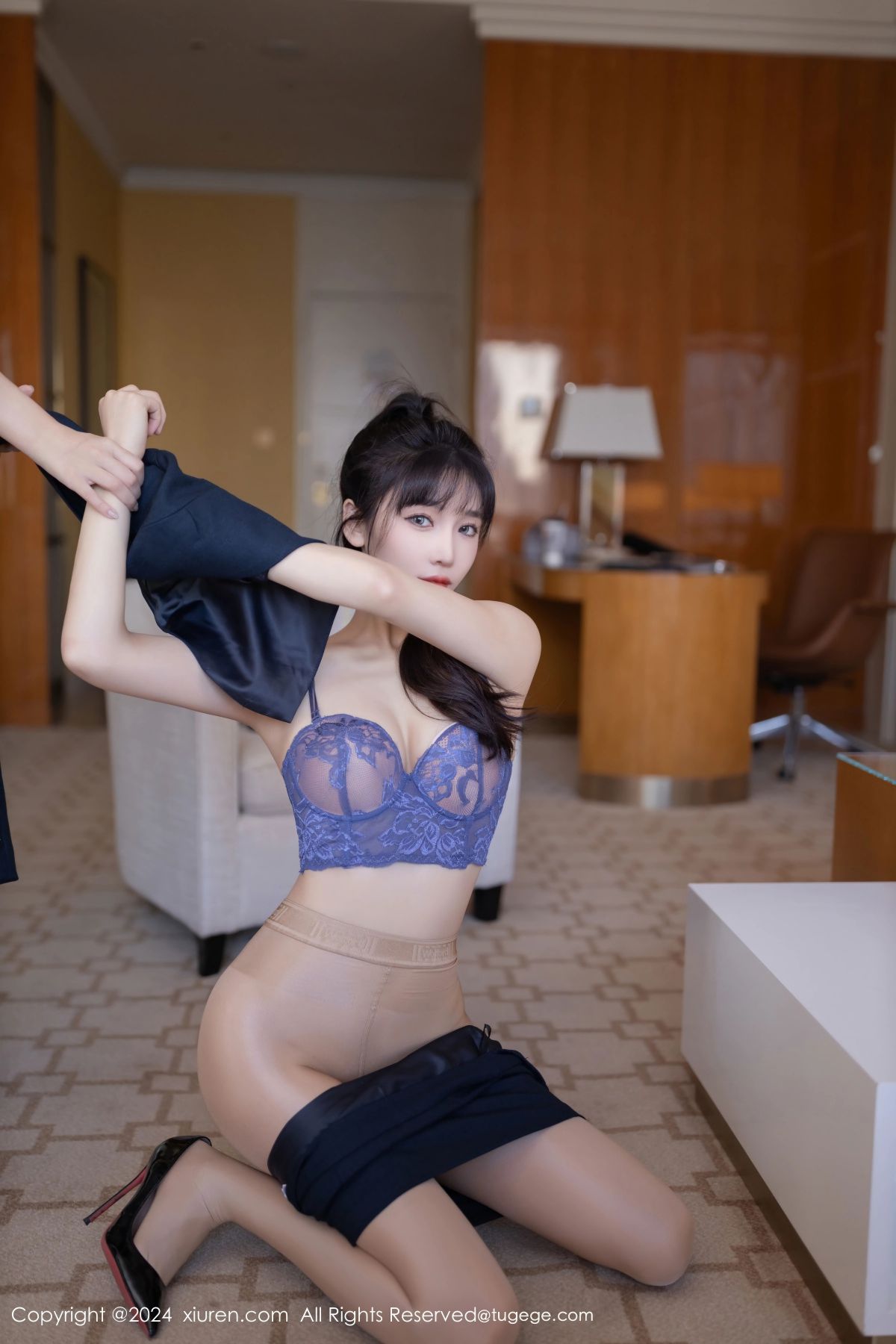 【XIUREN秀人網】20241010Vol9263陸萱萱【80P】-[秀人套图]