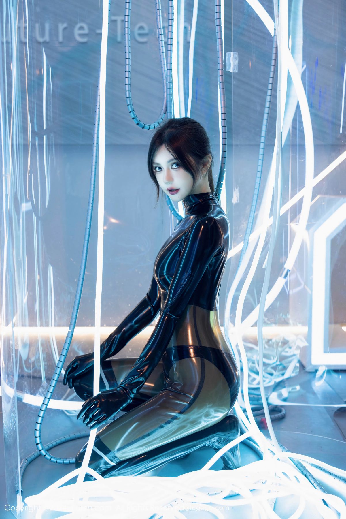 【XiuRen秀人網】20240930Vol9235綺裏嘉ula【96P】-[秀人套图]