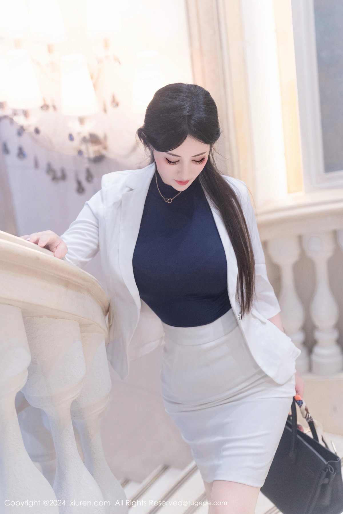 【XIUREN秀人網】20241021Vol9319詩詩kiki【98P】-[秀人套图]