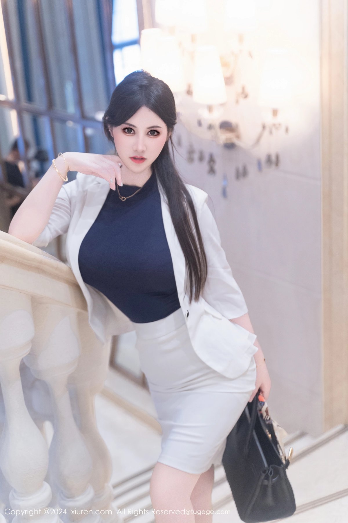 【XIUREN秀人網】20241021Vol9319詩詩kiki【98P】-[秀人套图]