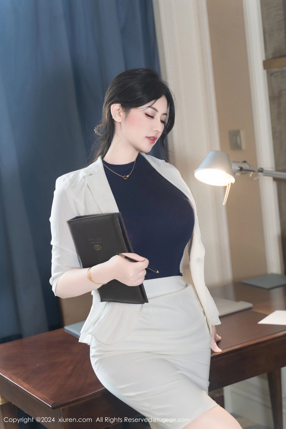 【XIUREN秀人網】20241021Vol9319詩詩kiki【98P】-[秀人套图]