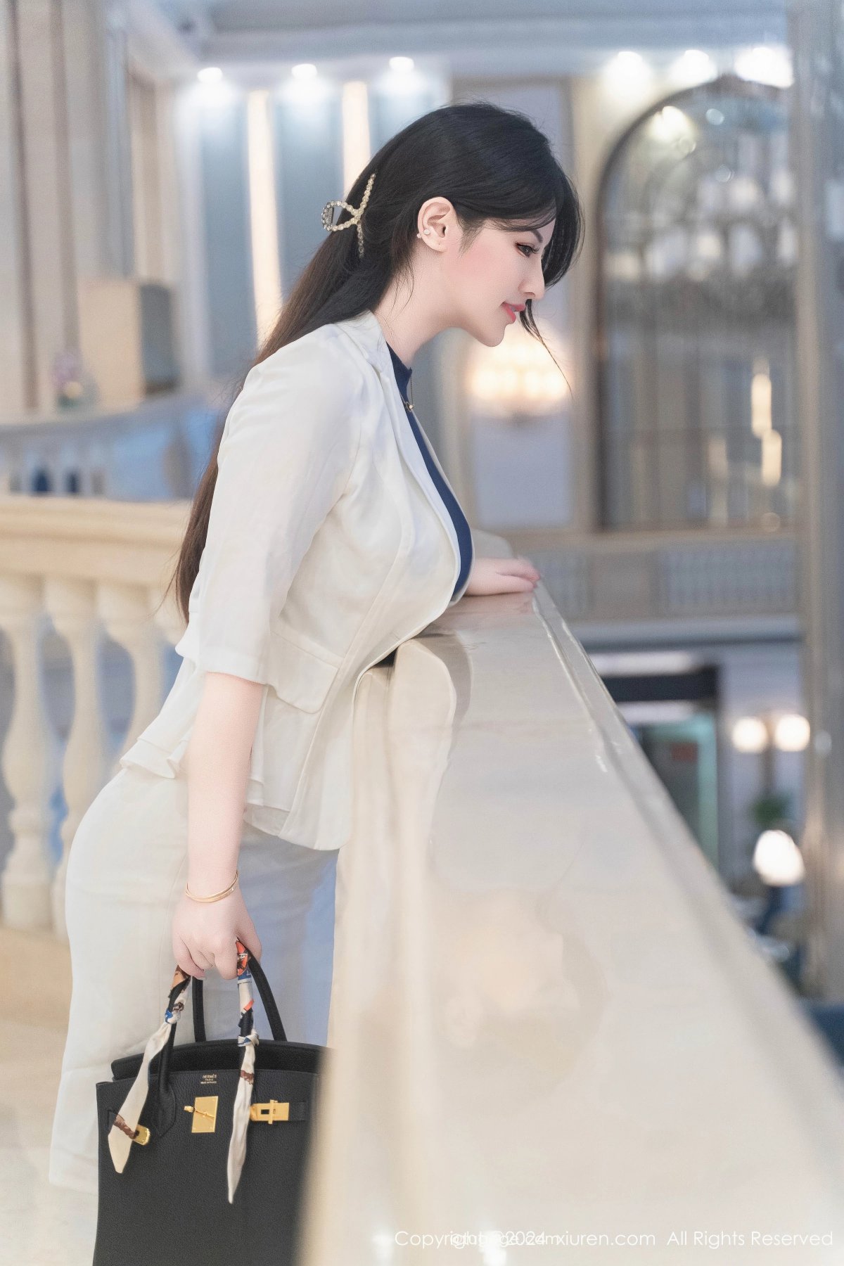 【XIUREN秀人網】20241021Vol9319詩詩kiki【98P】-[秀人套图]