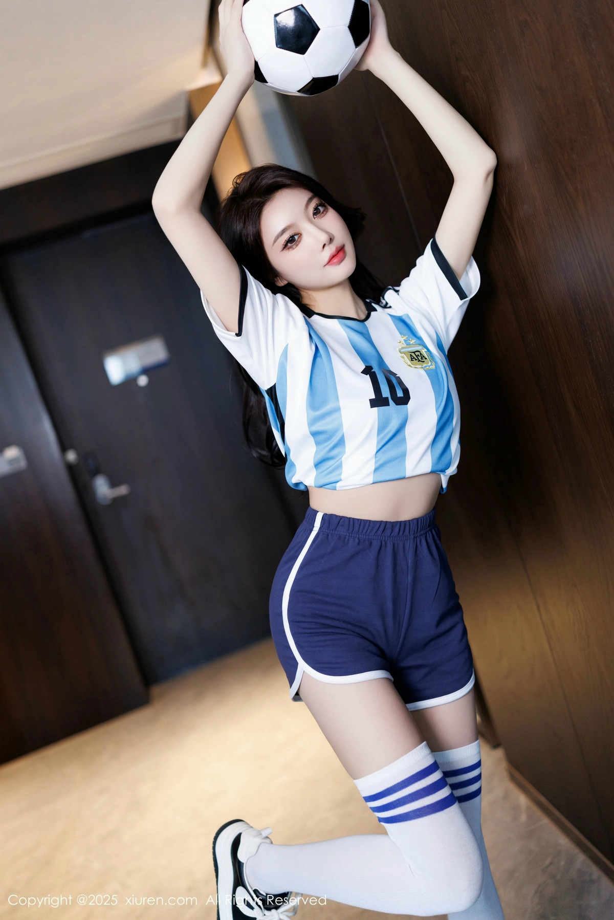 【XiuRen秀人網】20250103Vol9706楊晨晨Yome絲襪美腿【99P】-[秀人套图]