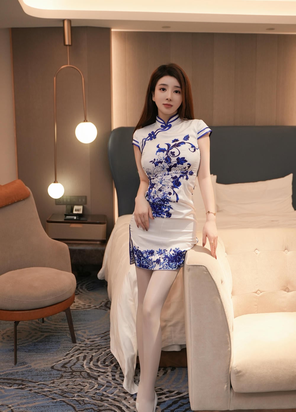 秀人網-雨兒醬eve-旗袍白絲內購無水印【55P】-網絡美女